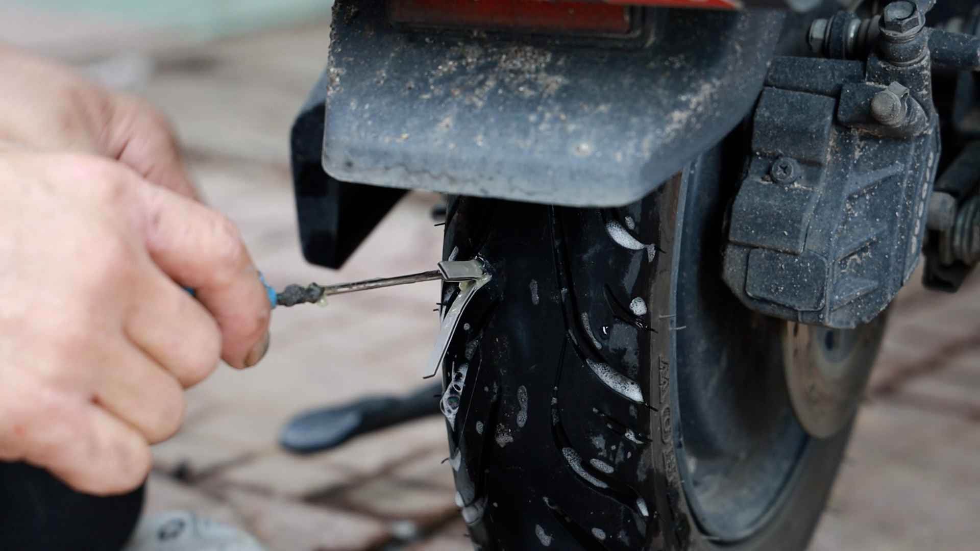 电动车真空胎扎破的最佳修补方法,电动车真空胎的最好修补方法