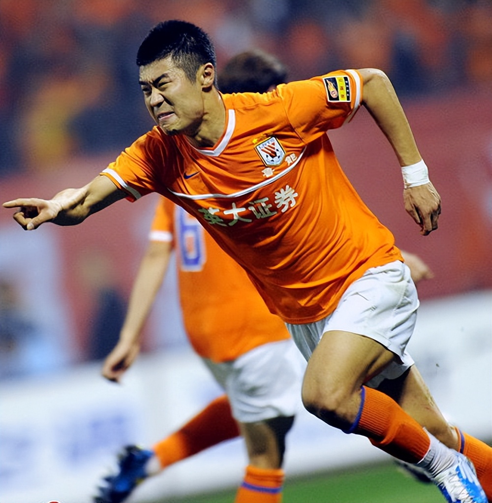 齐鲁雄师:盘点山东足球历史最佳11人,身材高大,头球优势明显