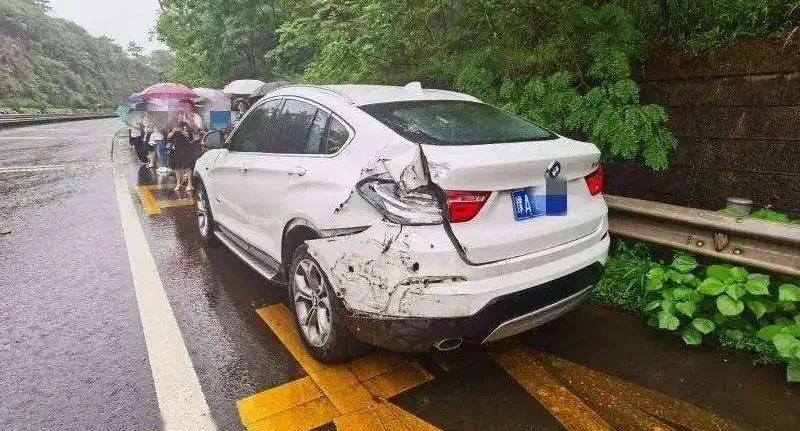 雨季天气行车安全,雨天路面湿滑行车注意安全