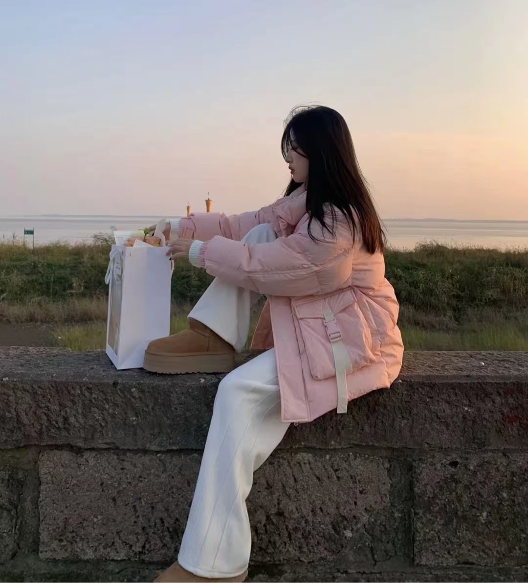 冬季穿什么颜色的羽绒服最百搭,流行的冬季羽绒服颜色搭配