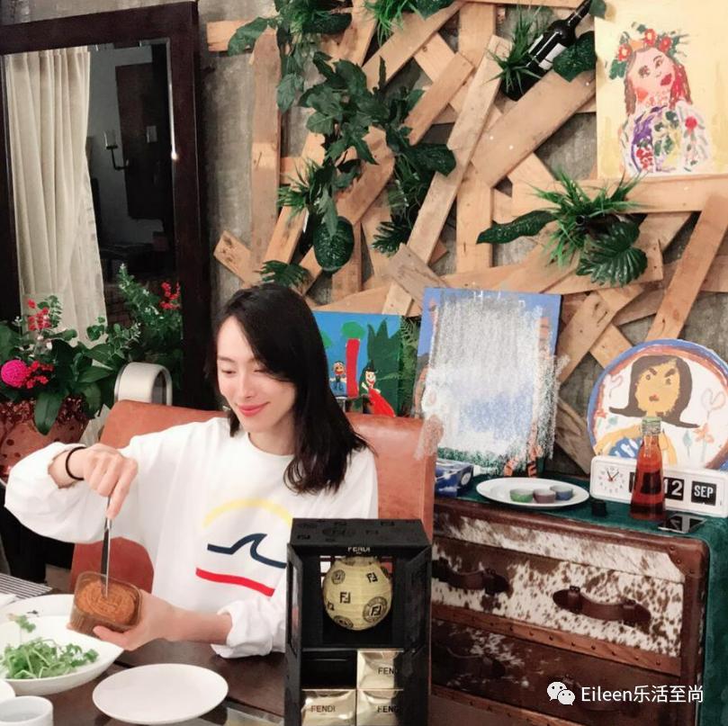 住前任20亿豪宅？拿了第一豪门天价分手费，她怎么还过成这样？