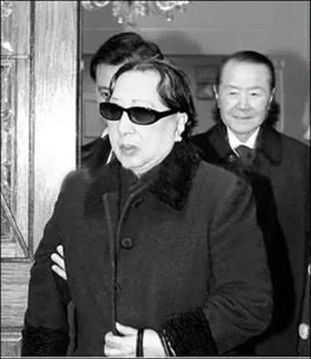 中国第一位留美女性,宋家王朝话事人,为敛财无所不用其极