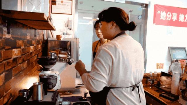 文字实录来啦！这位“斜杠青年”不简单