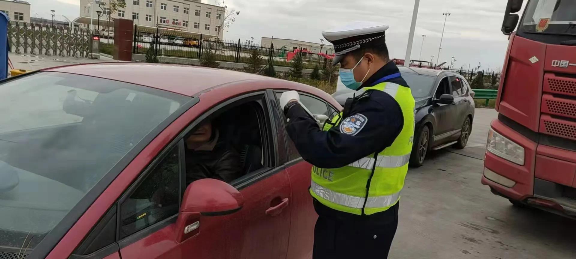 霜染枫林叶更红——记白水公安城区交警李枫同志