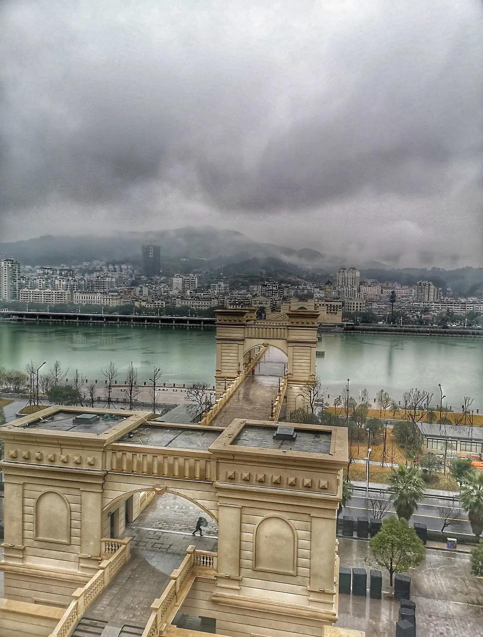 青田用欧元买菜,这座城市遍地都是豪车