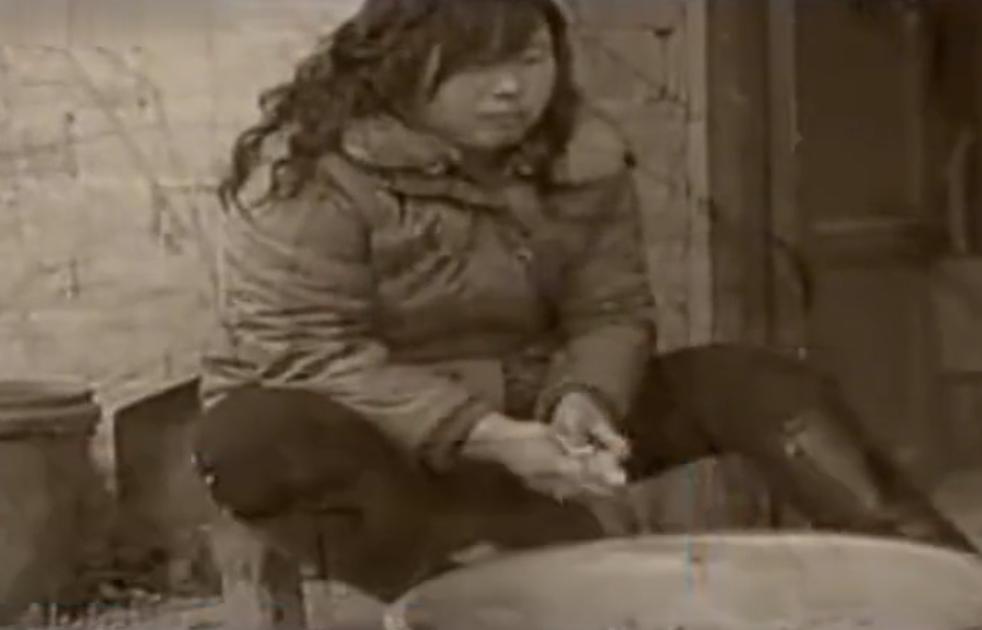 08年，河北女孩“瘫痪”卧床20年，姐姐安上监控后，戳穿多年*局骗**