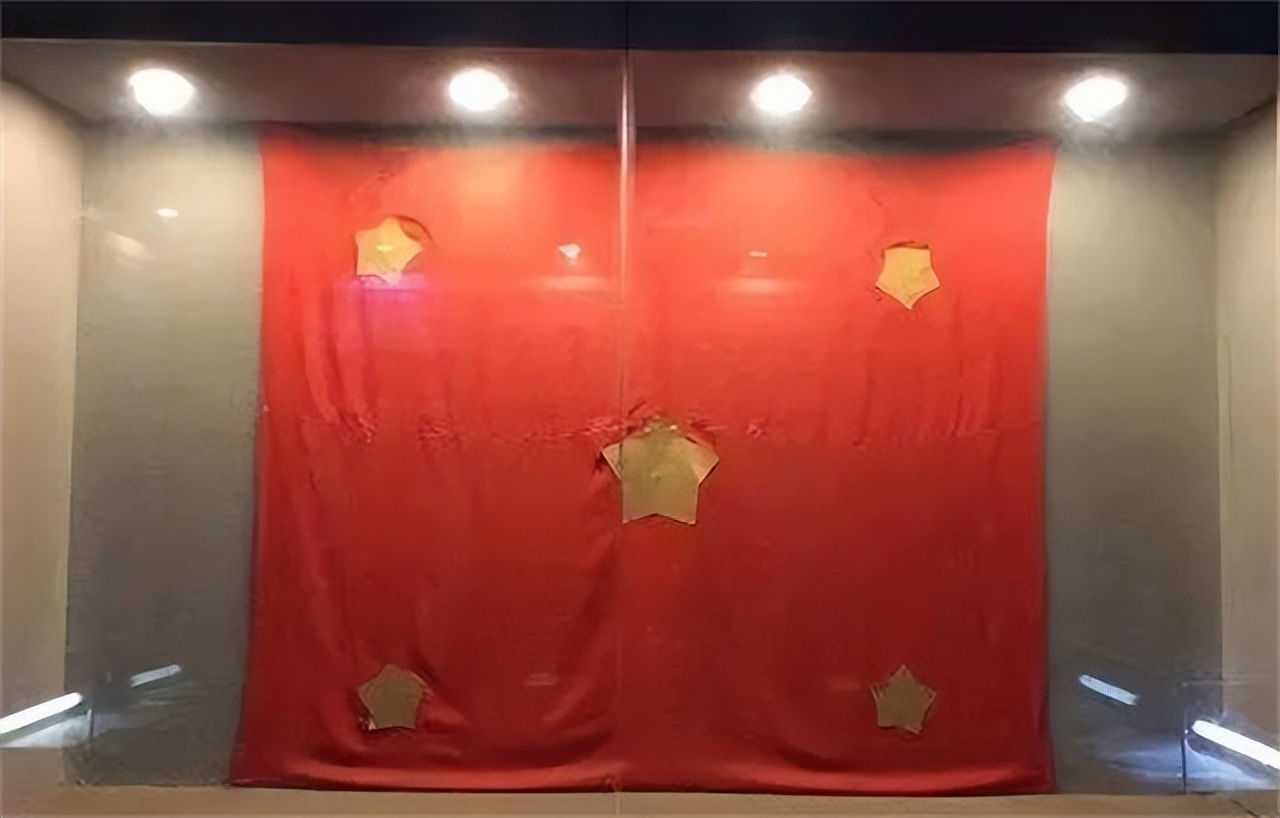 白公馆的真实历史,重庆渣滓洞白公馆五星红旗