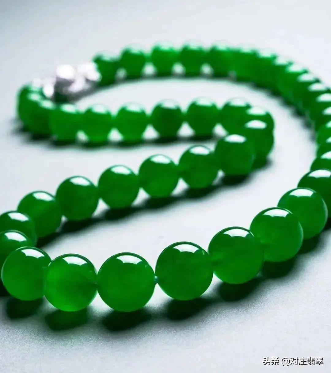 翡翠珠链再次封神？香港保利一条珠链拍出五千多万，历年最高