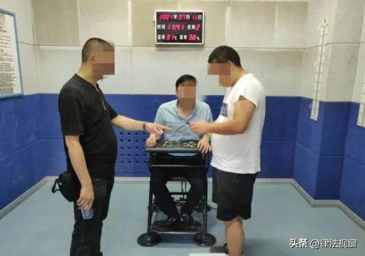 老汉在自家车内迷奸100多名女子，400多部不雅视频被传到网上