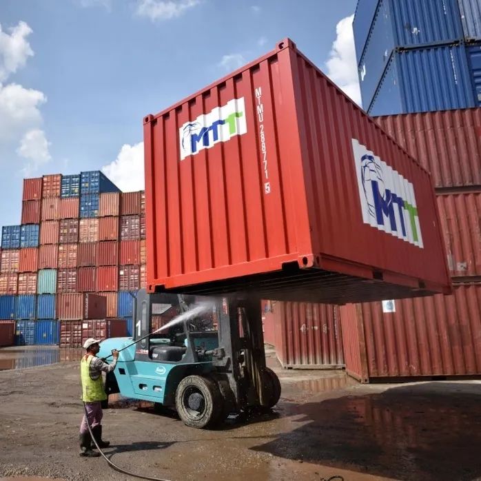 霸屏!青岛港上一抹流动的“宝骊蓝”