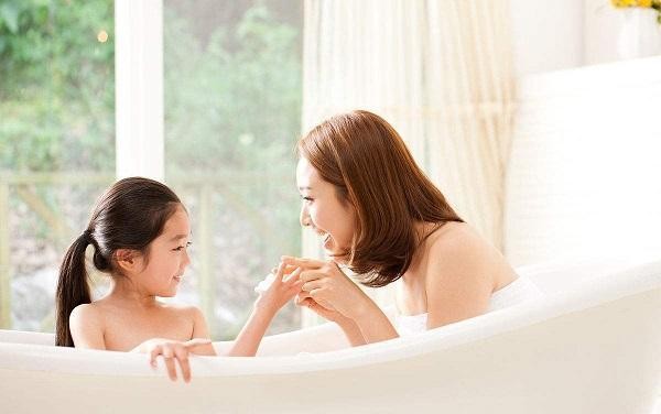 真实故事：浙江4岁女孩屁股疼，屁股通红患妇科病，母亲难以置信