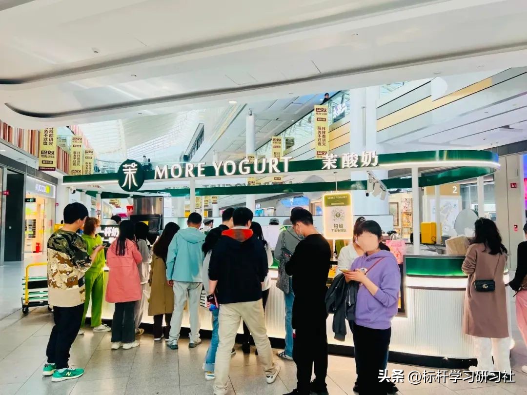 排队两小时喝的喜茶,火遍全国的喜茶终于来哈尔滨了