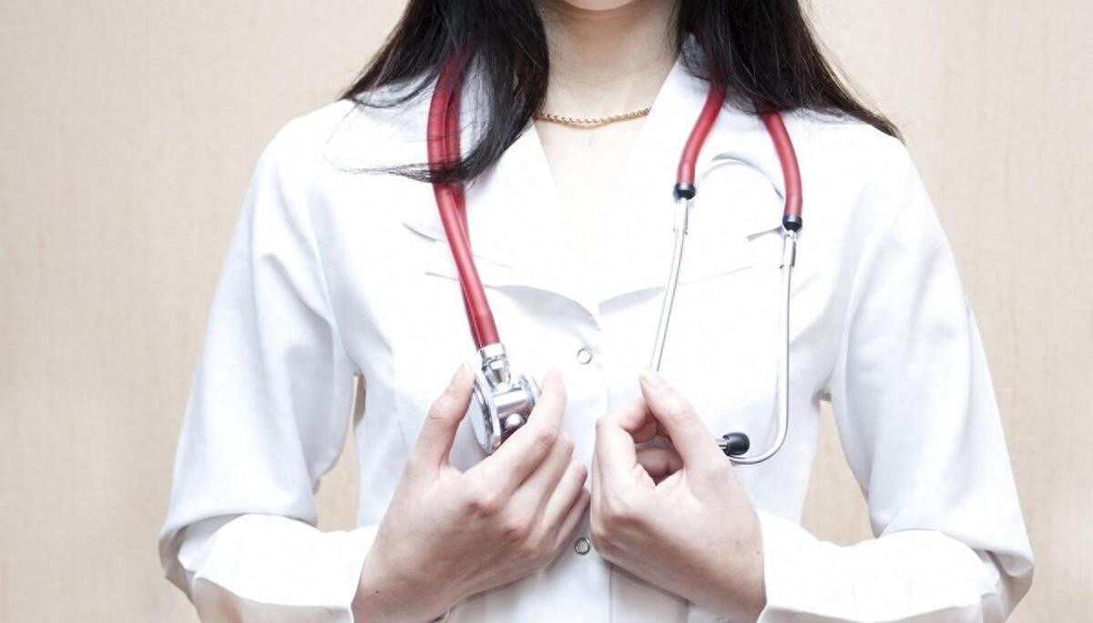 白衣变黄怎么去掉小窍门,白衣泛黄只需要一招就可以解决