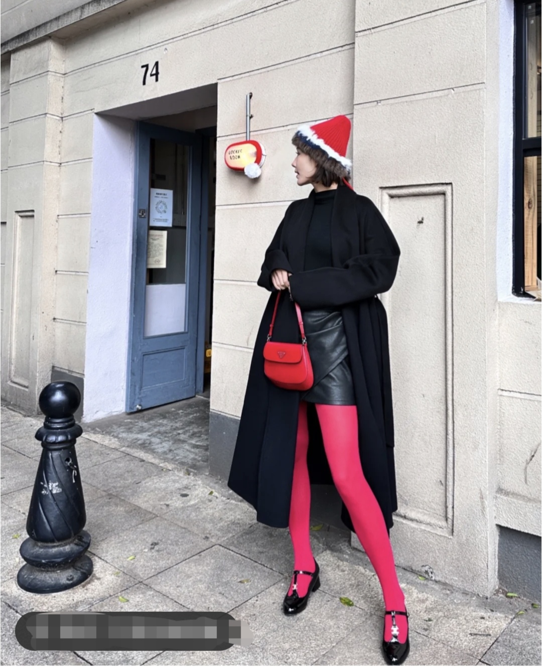 法国女人喜欢穿灰绿色的衣服,法国女人穿浴袍