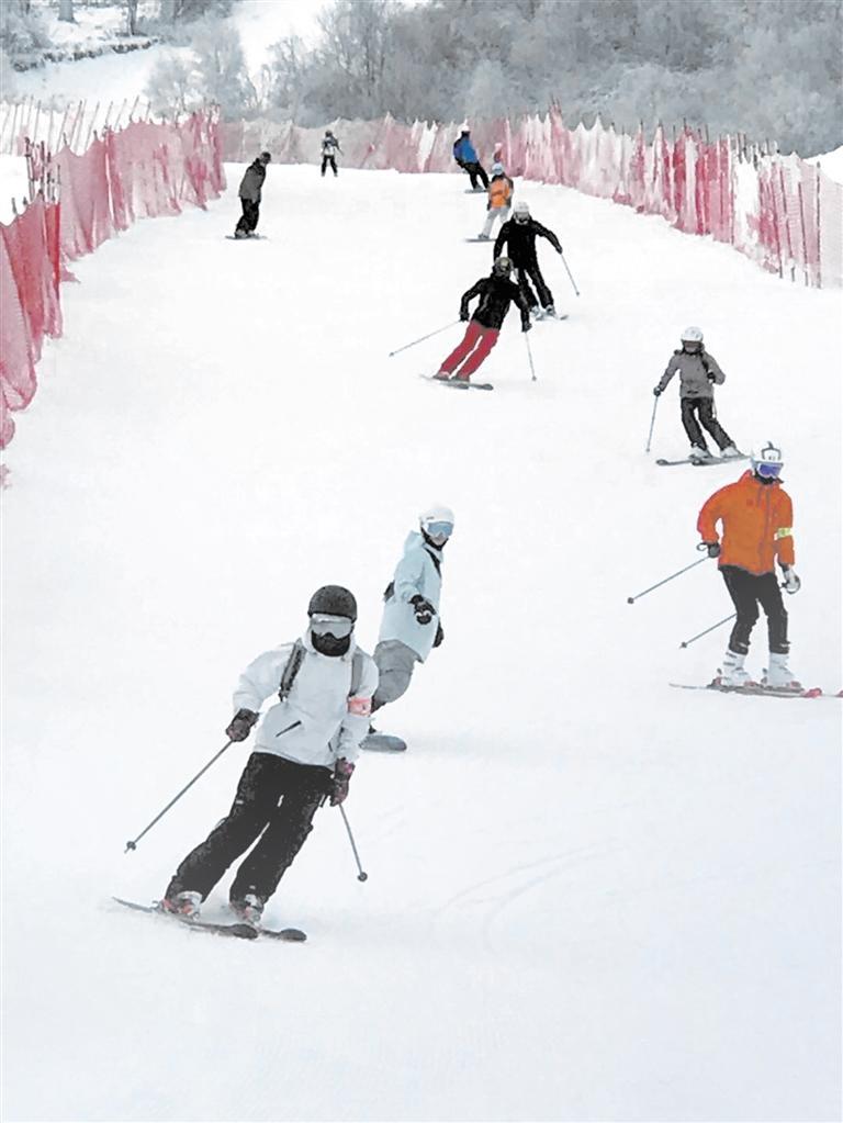 7天50多万人次走上滑雪场陕西冰雪旅游火热开展