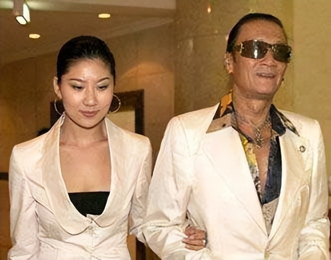 谢贤任达华向华强谁厉害,谢贤向华强谁地位高