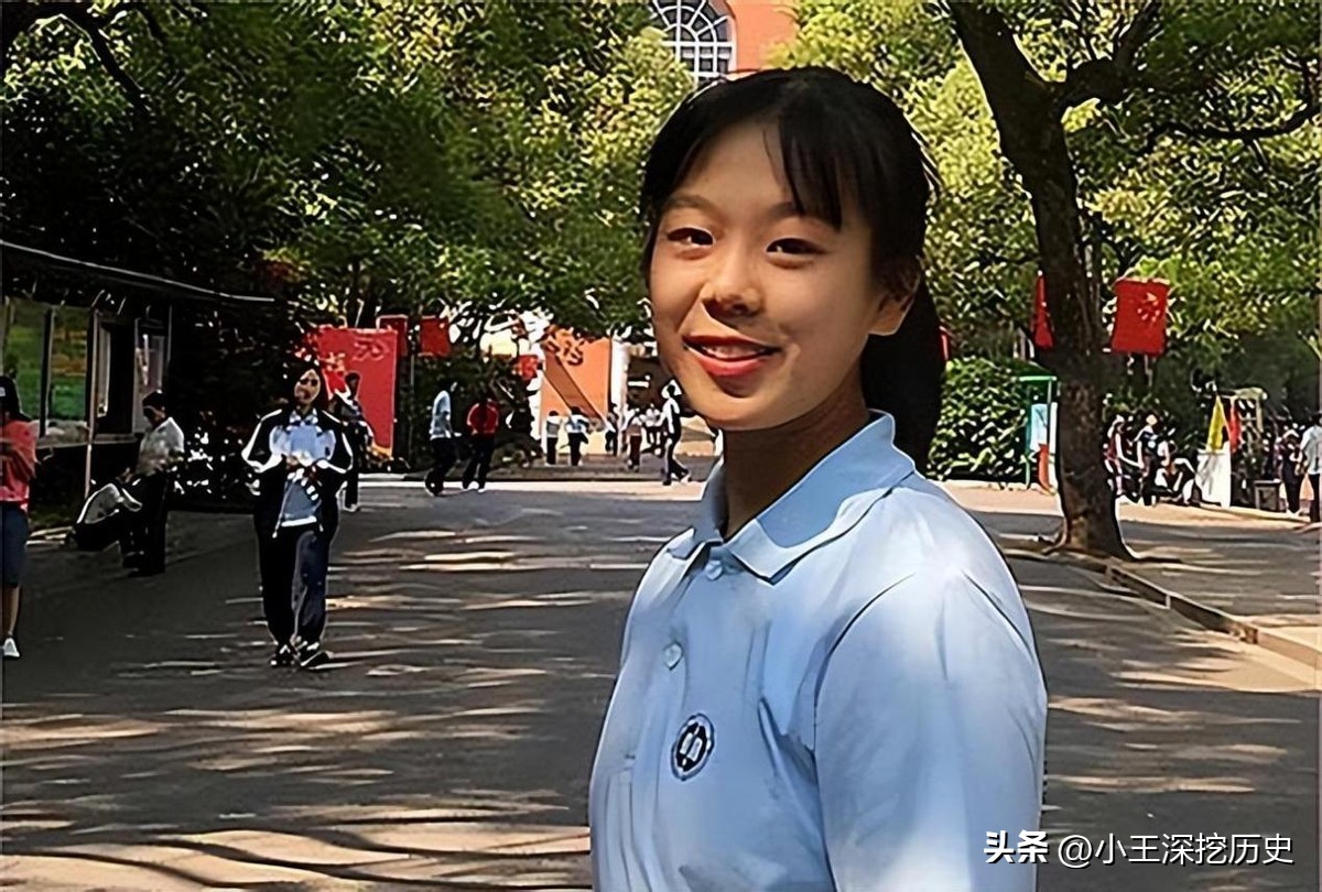 2020年高考长沙女生一字马,2020高考第一个出来的女孩一字马