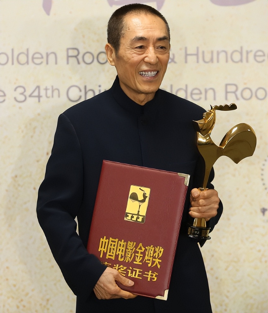 为什么那么多人捧张艺谋,张艺谋为什么这么红火