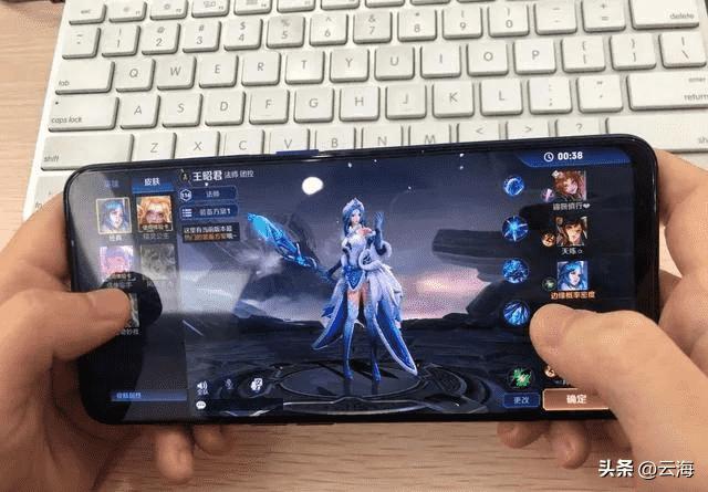 日本暴行老照片,日军女子拍照