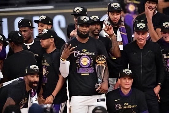 奥尼尔巅峰竞技状态,奥尼尔单赛季荣誉大满贯