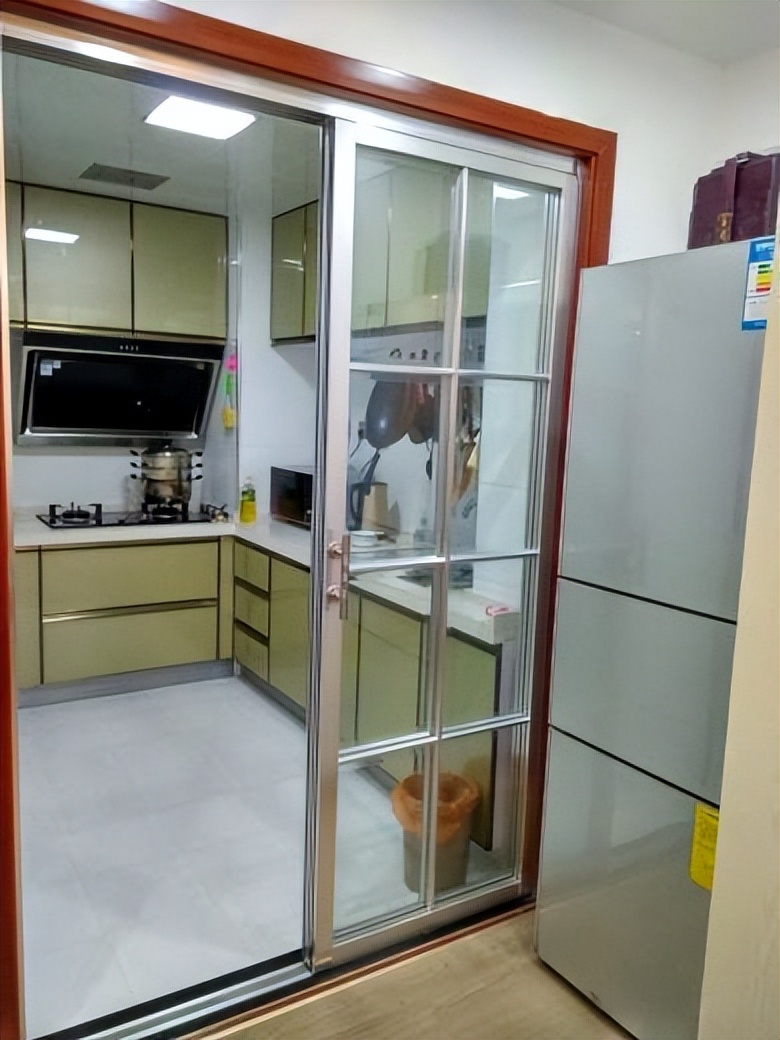 小户型房子适合装马桶还是蹲坑,现在装修房子建议用马桶还是蹲坑