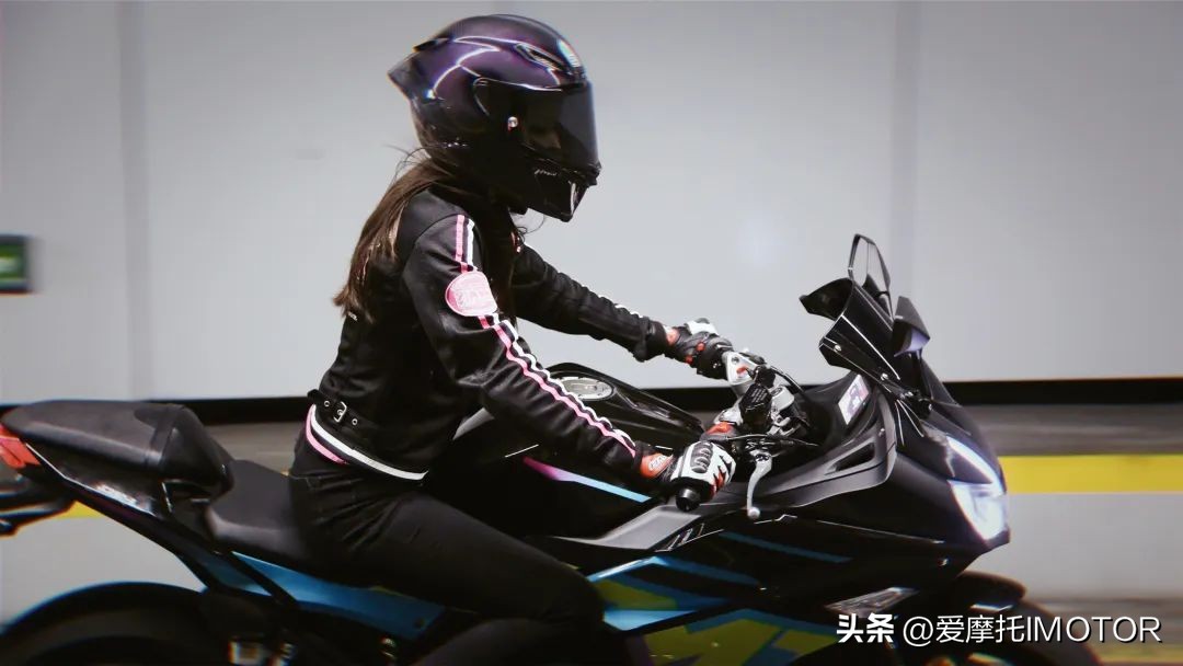 金城枭250对比春风250,2万内亲民双缸仿跑金城枭250评测