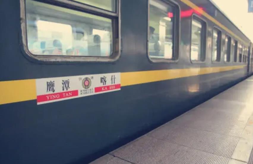 中国行程最远的列车,国内最长的一列火车行程多少公里