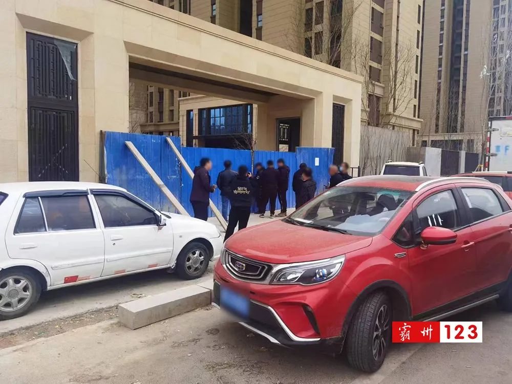 霸州一小区工地擅自撕毁政府封条！嚣张违法行为是谁给的底气？