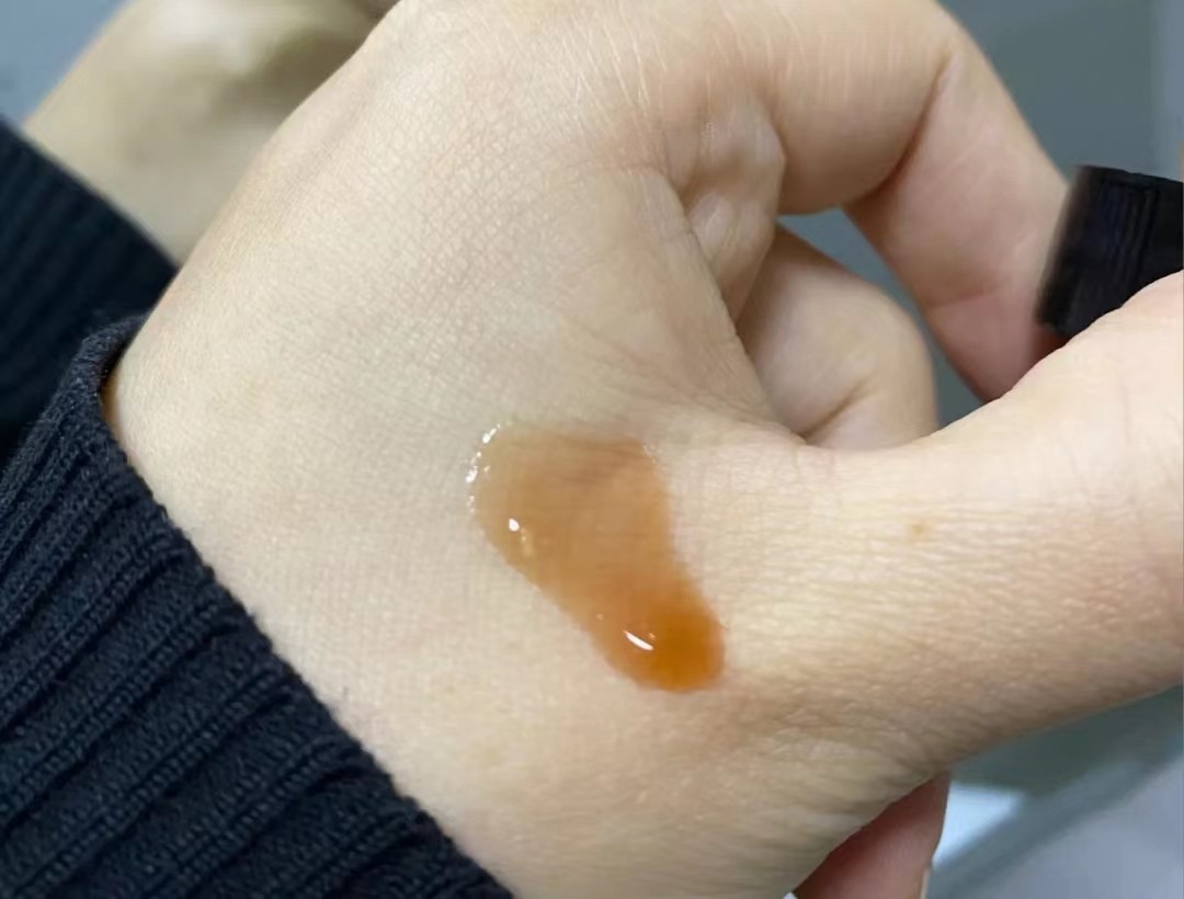 早睡不了又不想垮脸？4款能让脸“紧一圈”的精华，熬夜肌别错过