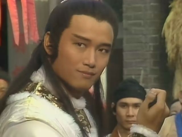 83版射雕英雄传周伯通经典片段,射雕英雄传83版经典武打片段