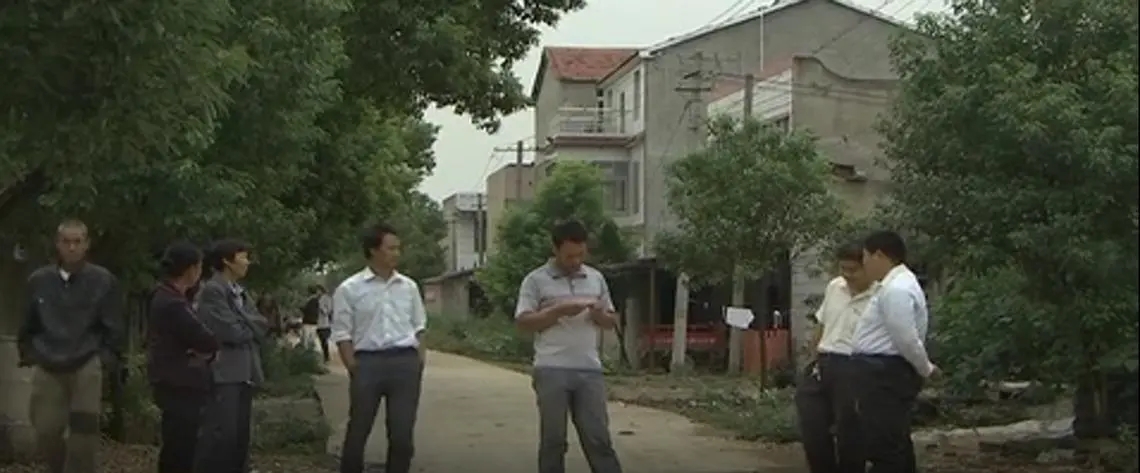 盲人兄弟盖高楼养猪,盲人兄弟养猪