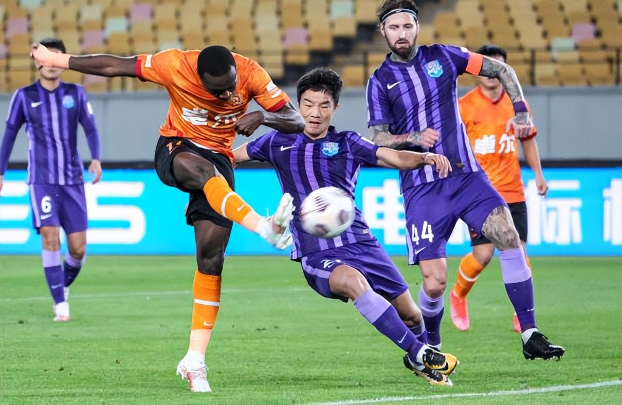 于根伟突破集锦,于根伟在全场结束前反超对手