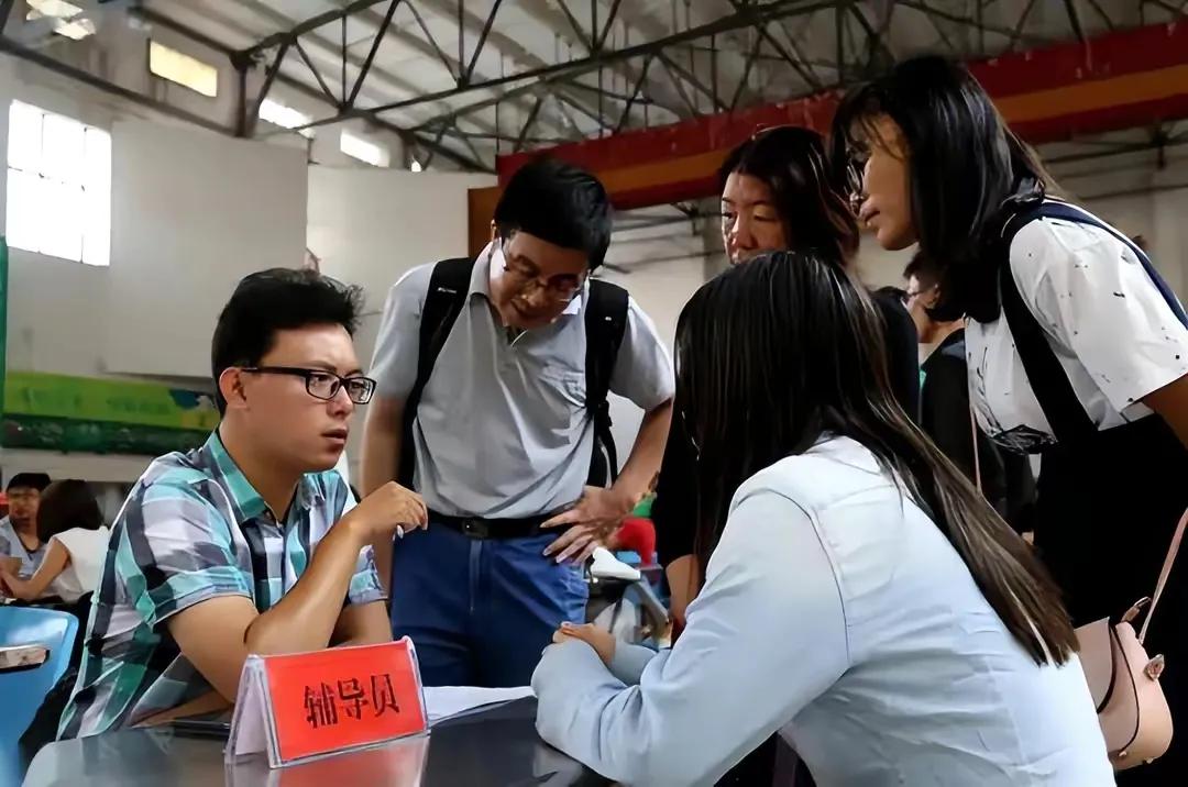 大学辅导员工资曝光,大学辅导员年薪一般有多少