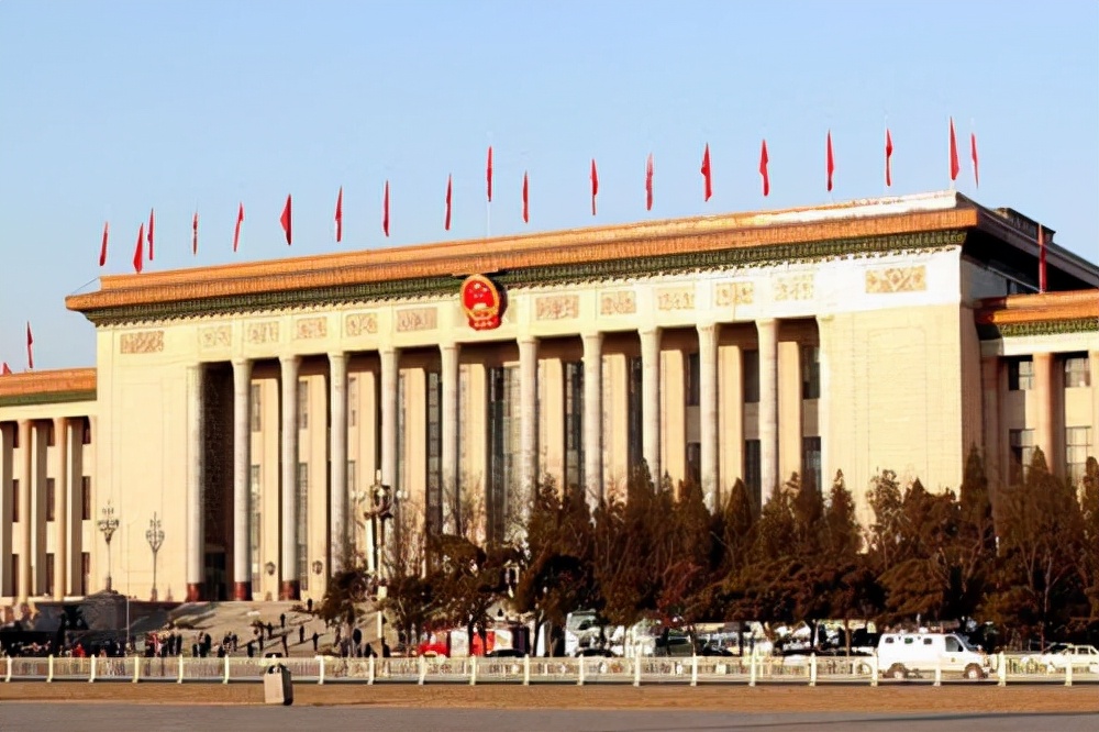 1959年人民大会堂落成，毛主席指着天花板笑问：这是谁的主意