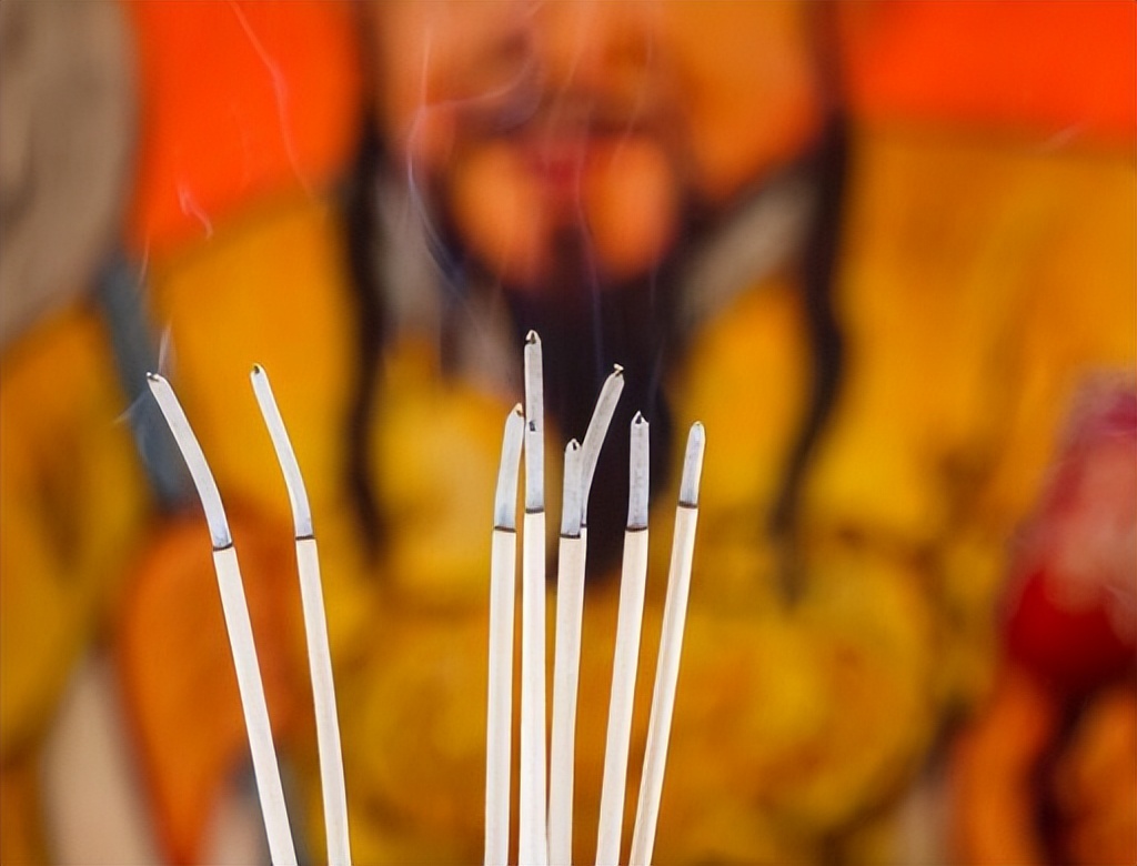 烧香为何一定是三根,烧香为何只烧3根每根寓意都不同