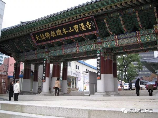 夜晚漫步韩国首尔明洞,23年韩国首尔之旅