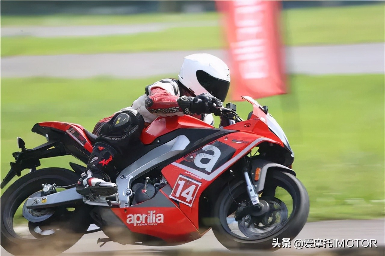 要操控就选宝马,要操控和豪华选宝马还是奥迪