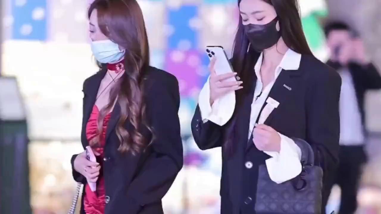 我和女朋友艾米逛街，今年很多品牌的秋冬款都很不错