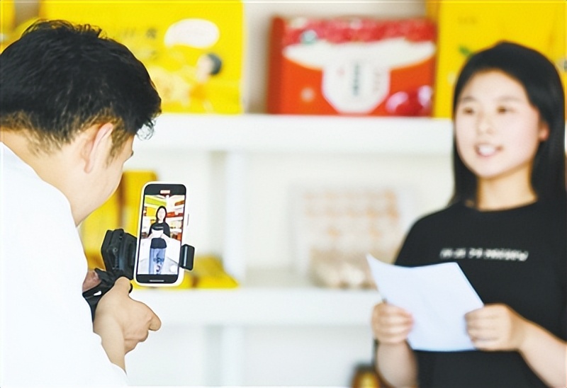 青年投身基层助力乡村振兴,人才扎根基层助力乡村振兴