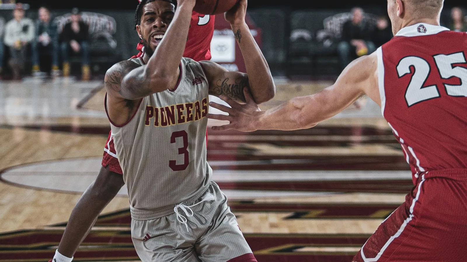 q1奇迹2年无球打昨晚打出一流中锋表现1个21和三个3分打脸郑永刚