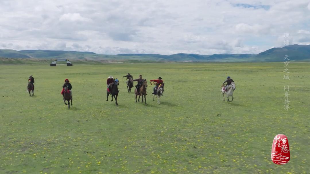 理塘天空之城照片,川西高原理塘