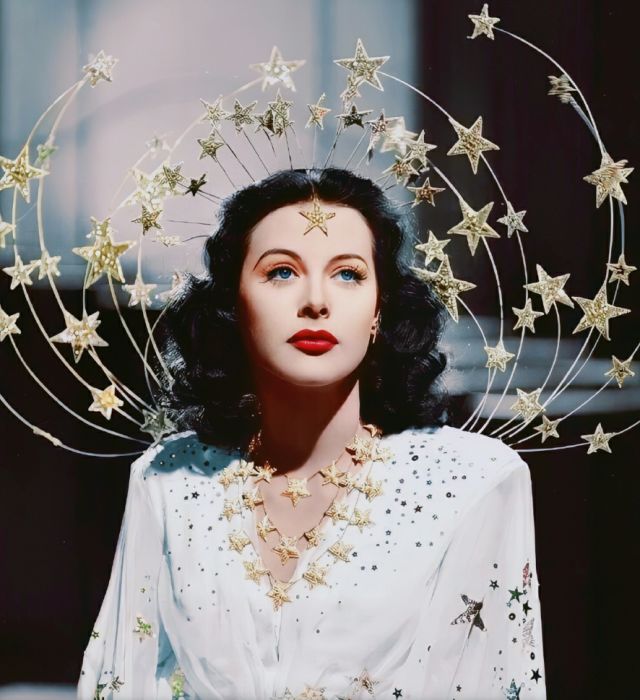 她是好莱坞第一位*星艳**，3.5亿卖出一个吻，却发明WiFi震惊世界