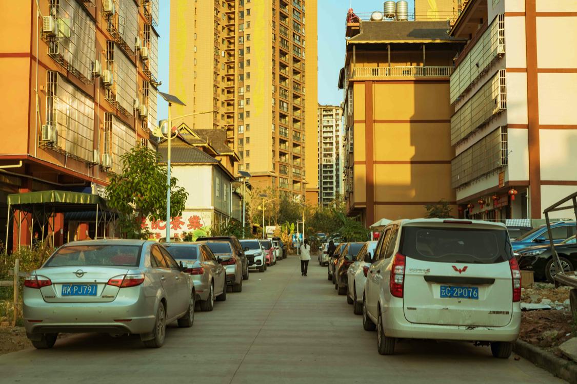 骂版纳是因为你没走出告庄玩版纳跟着小姐姐们走你才晓得味道