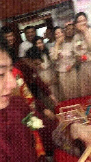 轻松一刻：这样的破电脑，收废品的竟然出价500块钱收，真是疯了