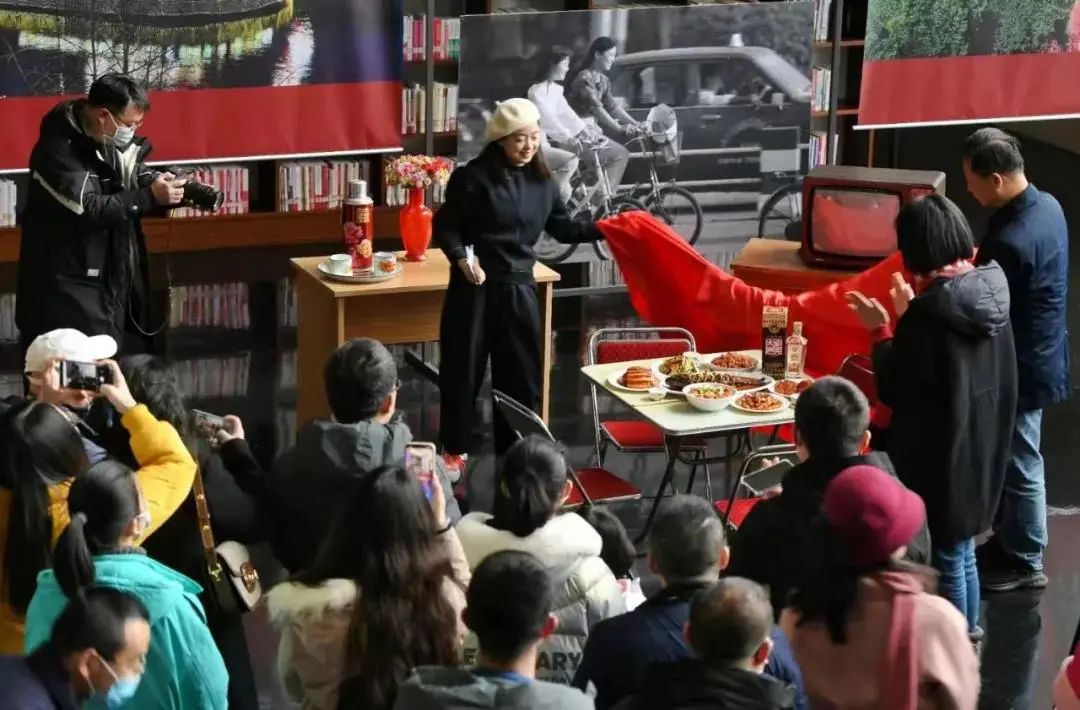 一瓶酒如何唤醒城市记忆?根据地市场实战样本