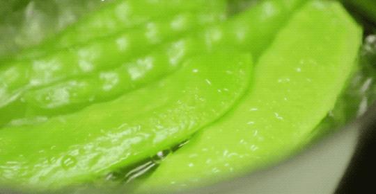 每个月乳房都疼几天是怎么了,每个月总有几天乳房刺痛有肿块