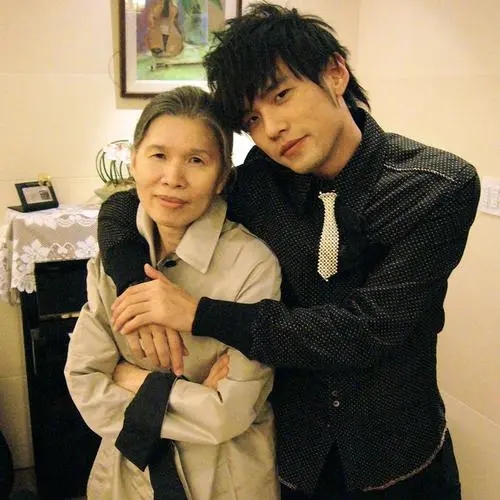 周杰伦全村的希望,周杰伦谈分手原因