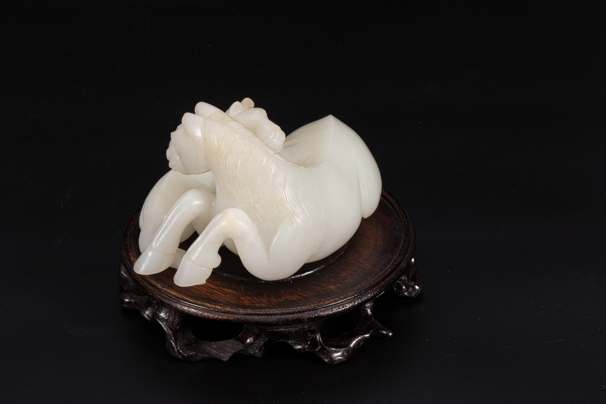 清乾隆宫廷和田羊脂白玉双马