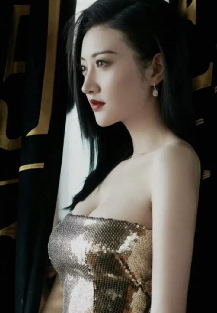 相学五官富贵相,五官好看富贵的美女