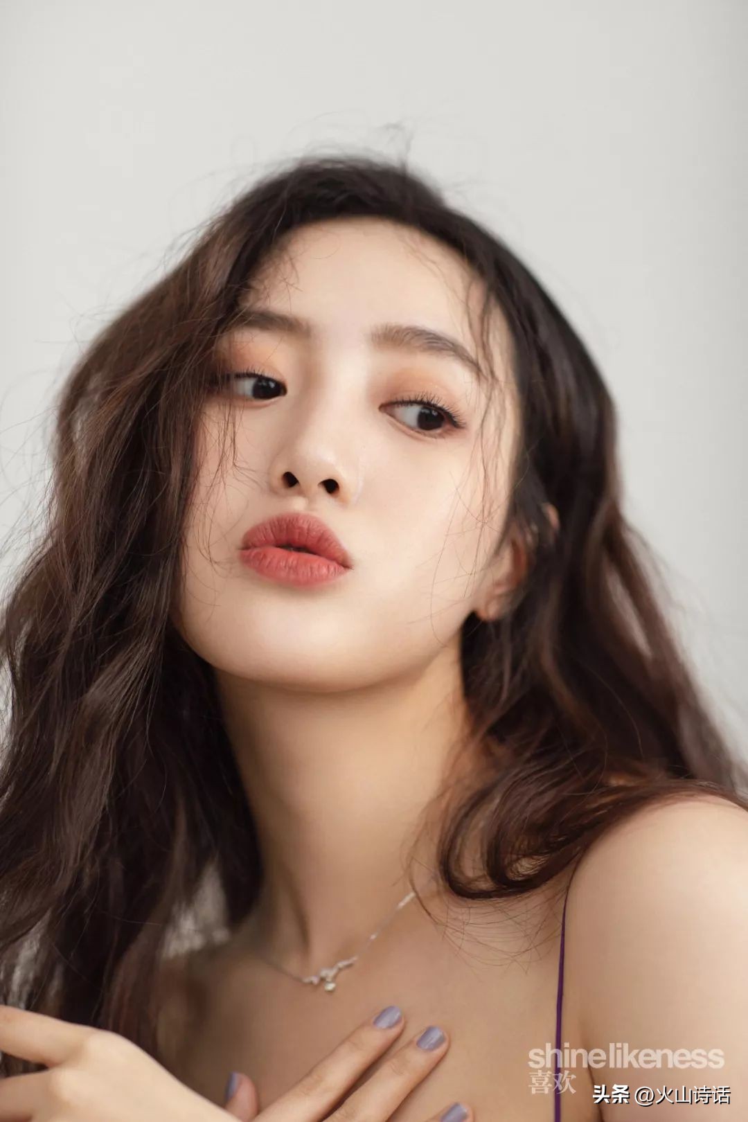 王梓薇：95后小花中的一颗新星，写真很甜很甜啊，太爱了！